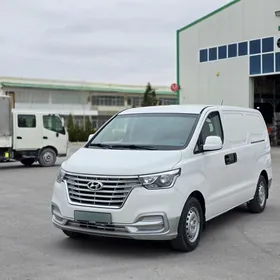 Hyundai H-1 2021