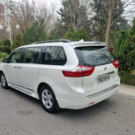 Toyota Sienna 2019