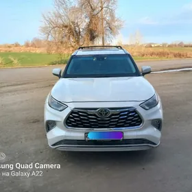 Toyota Highlander 2021