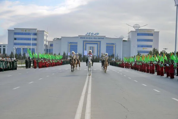 «Galkynyş» milli at üstündäki oýunlar toparynyň Lebap welaýatyna dabaraly ýörişi boldy
