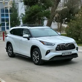 Toyota Highlander 2021