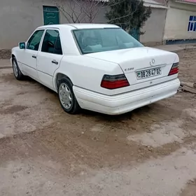 Mercedes-Benz E320 1993