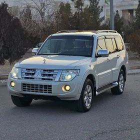 Mitsubishi Pajero 2014