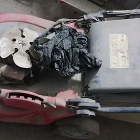 от айырйян машинка траву косит