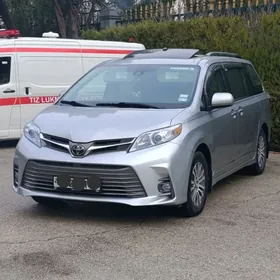 Toyota Sienna 2019