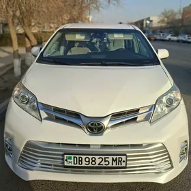 Toyota Sienna 2019