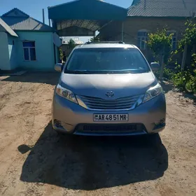 Toyota Sienna 2010
