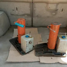 Домкрат железнодорожный