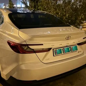 Toyota Camry Hybrid 2025