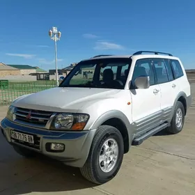 Mitsubishi Pajero 2002