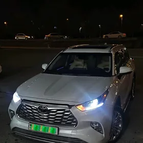 Toyota Highlander 2021