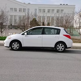 Nissan Versa 2011
