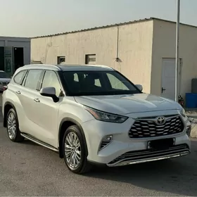 Toyota Highlander 2021