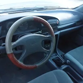 Nissan Bluebird 1996