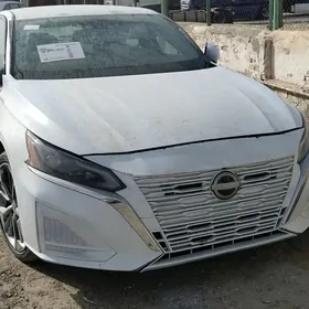 Nissan Altima 2023