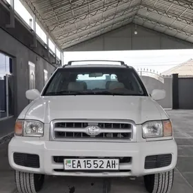 Nissan Pathfinder 2000