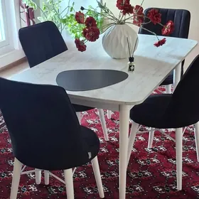 стол и стулья