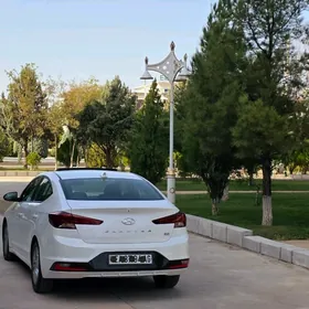 Hyundai Elantra 2019