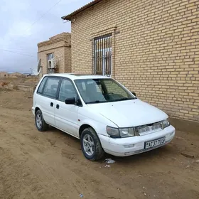 Mitsubishi RVR 1993