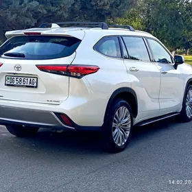 Toyota Highlander 2021