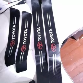 Toyota nakleyka poroga