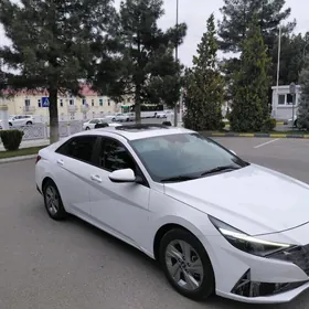 Hyundai Elantra 2022