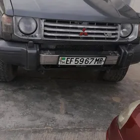 Mitsubishi Pajero 1991