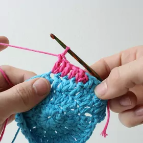 Приглашаем на работу преподавателя по вязанию