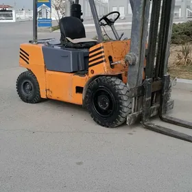 Kara Forklift 2000