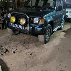 Mitsubishi Pajero 1991