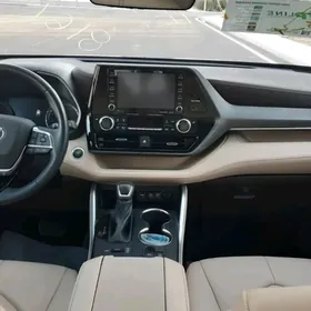 Toyota Highlander 2021