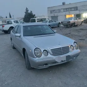 Mercedes-Benz E320 2001