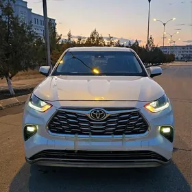 Toyota Highlander 2021