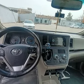 Toyota Sienna 2015