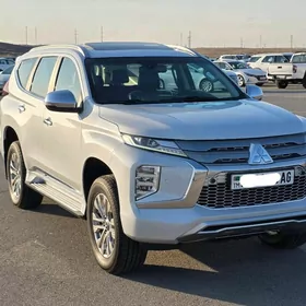 Mitsubishi Pajero 2021
