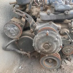 dwigatel nissan nawara