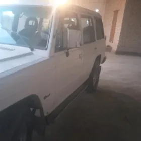 Mitsubishi Pajero 1990