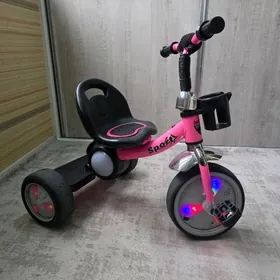 Трехколесный велосипед