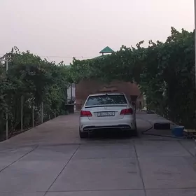 Mercedes-Benz E350 2011