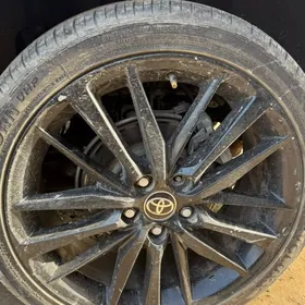 camry diska pokrishka r19