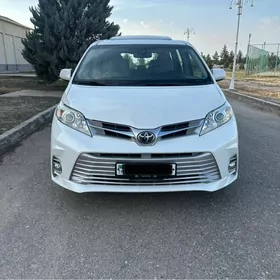 Toyota Sienna 2018