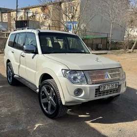 Mitsubishi Pajero 2014