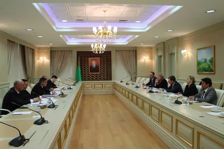 Туркменистан и ЕИБ обсудили модернизацию железнодорожной линии Ашхабад—Дашогуз