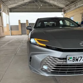 Toyota Camry Hybrid 2025