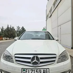 Mercedes-Benz C300 2011