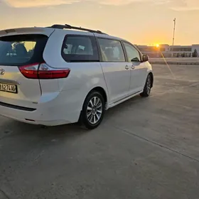 Toyota Sienna 2016