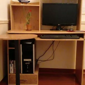 kompyuter stoly bilen bile