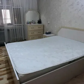 Двуспальная кровать