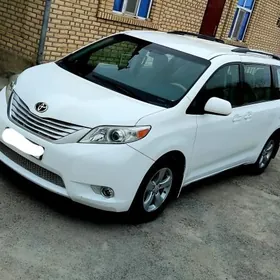 Toyota Sienna 2010