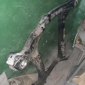 Подрамник двигателя